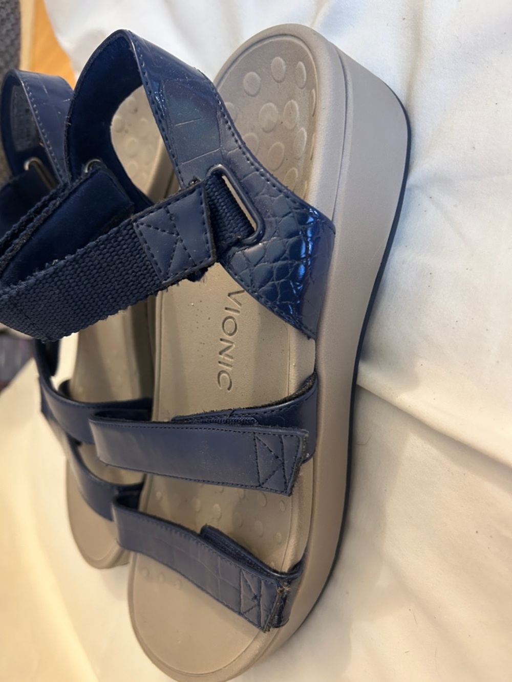 Vionic women’s Navy Adjustable Triple-Strap Sandals - Picture 5 of 6